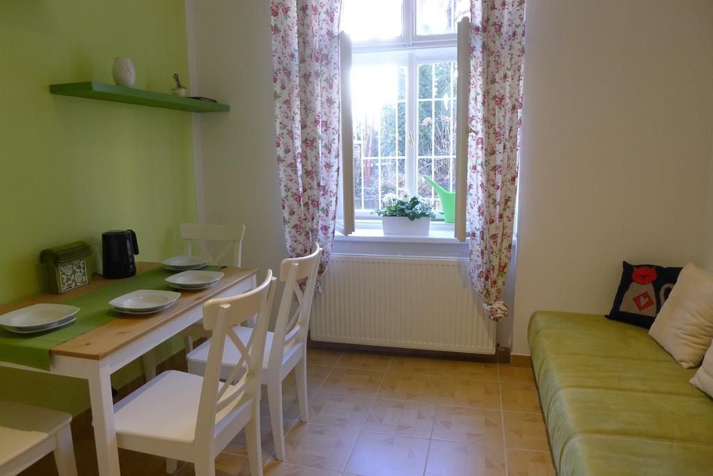 Condo Vinohrady II Praga Quarto foto